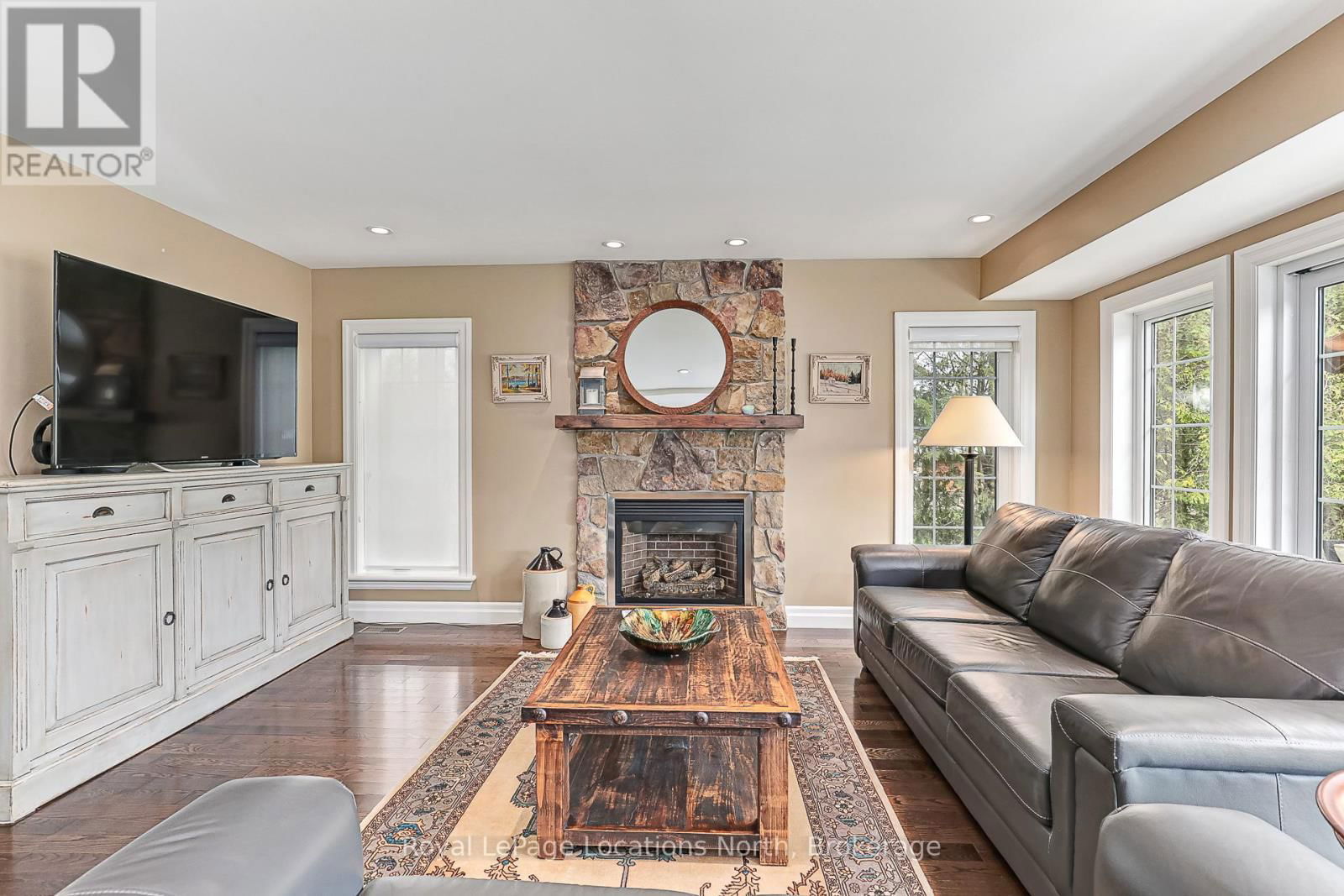 213 CAMPERDOWN ROAD Image 15