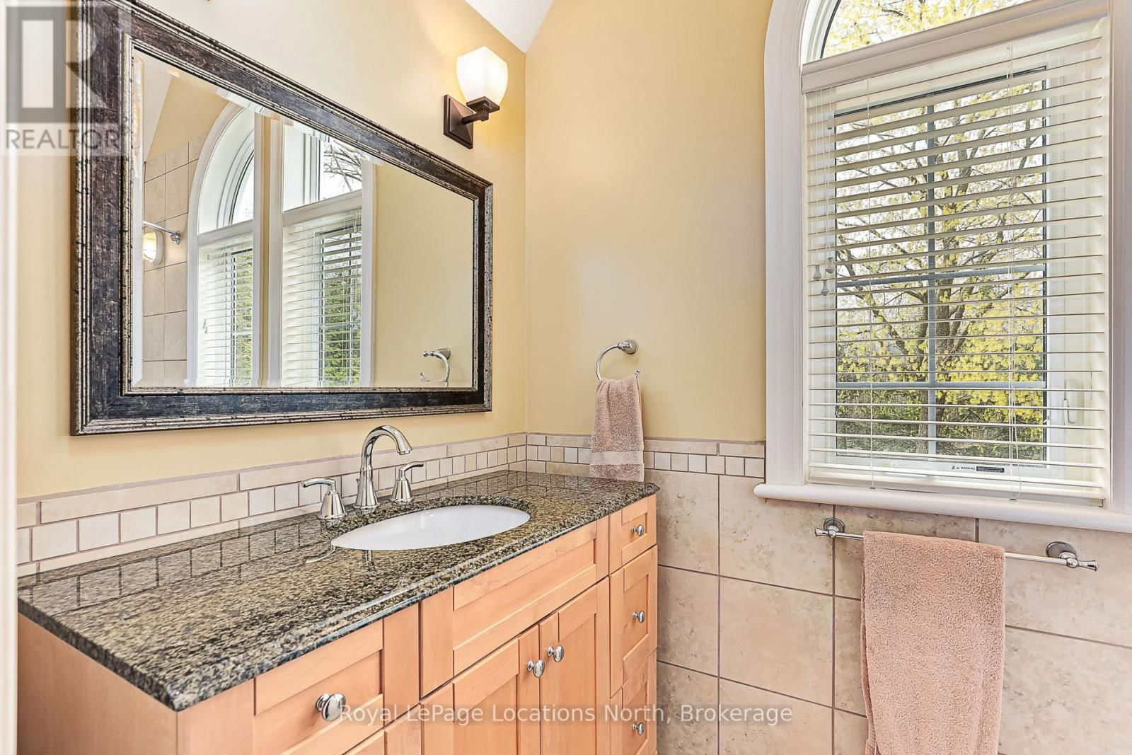 213 CAMPERDOWN ROAD Image 28