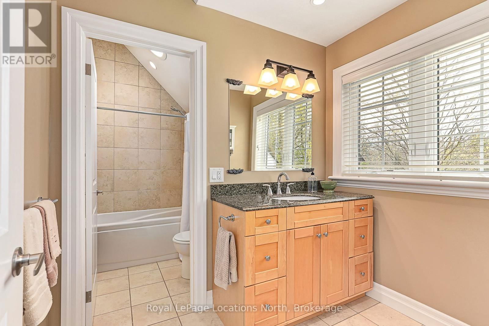 213 CAMPERDOWN ROAD Image 33