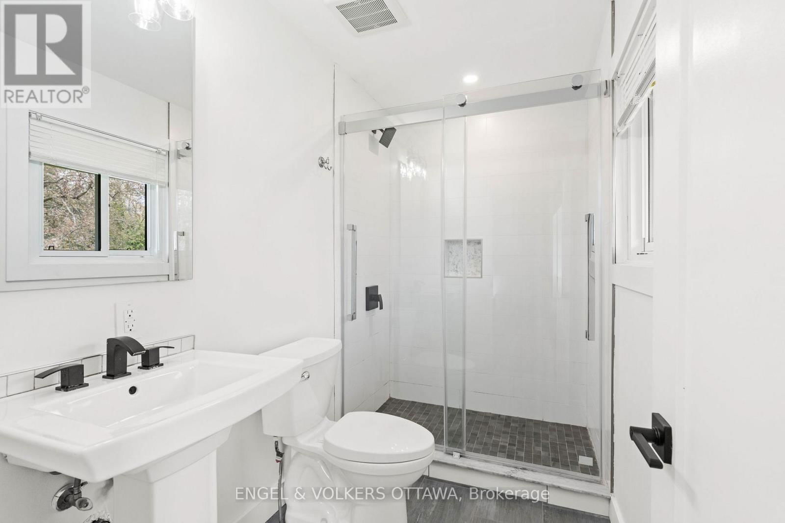 70 VARLEY DRIVE Image 24