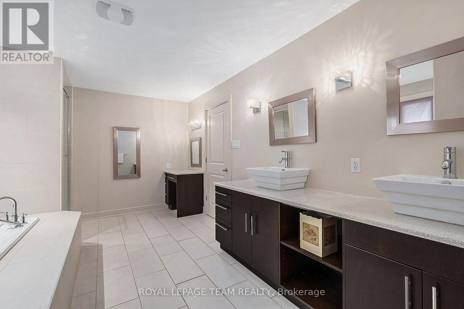 5386 MANSEL CRESCENT Image 20