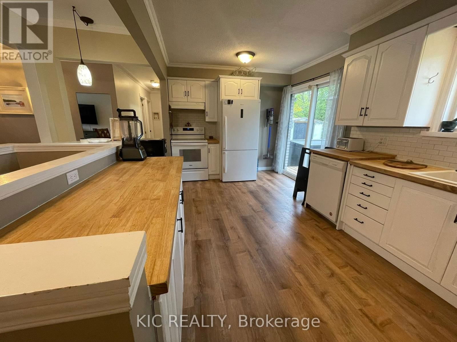 11 MCLEAN AVENUE Image 45