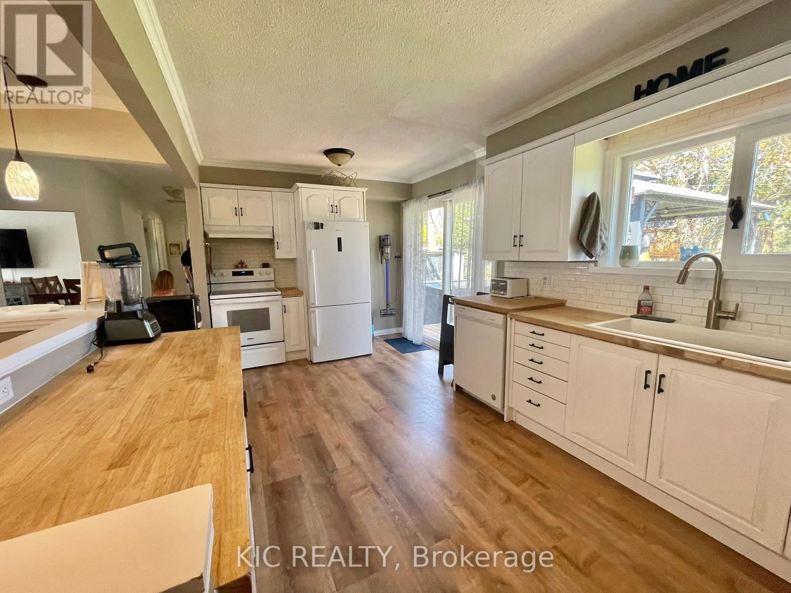 11 MCLEAN AVENUE Image 9