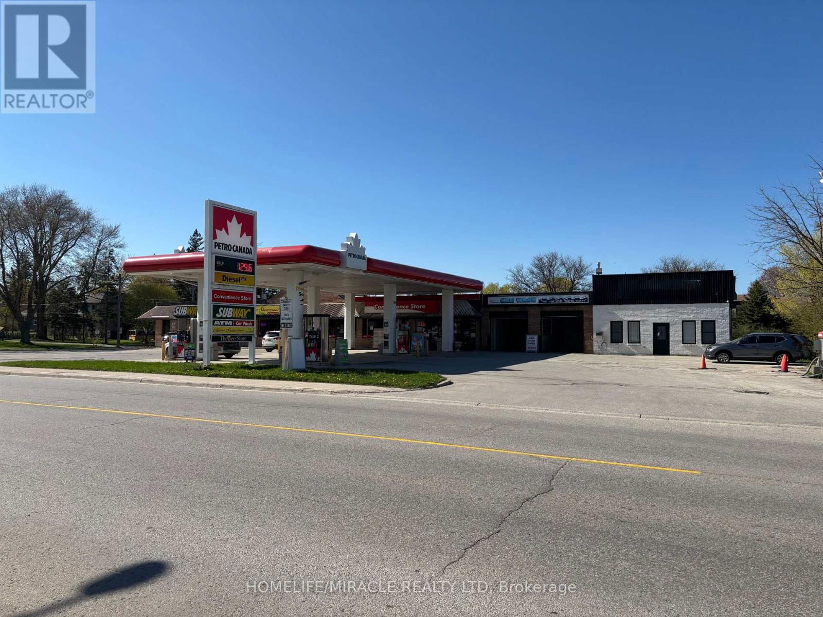 405 MAIN ST E Image 2