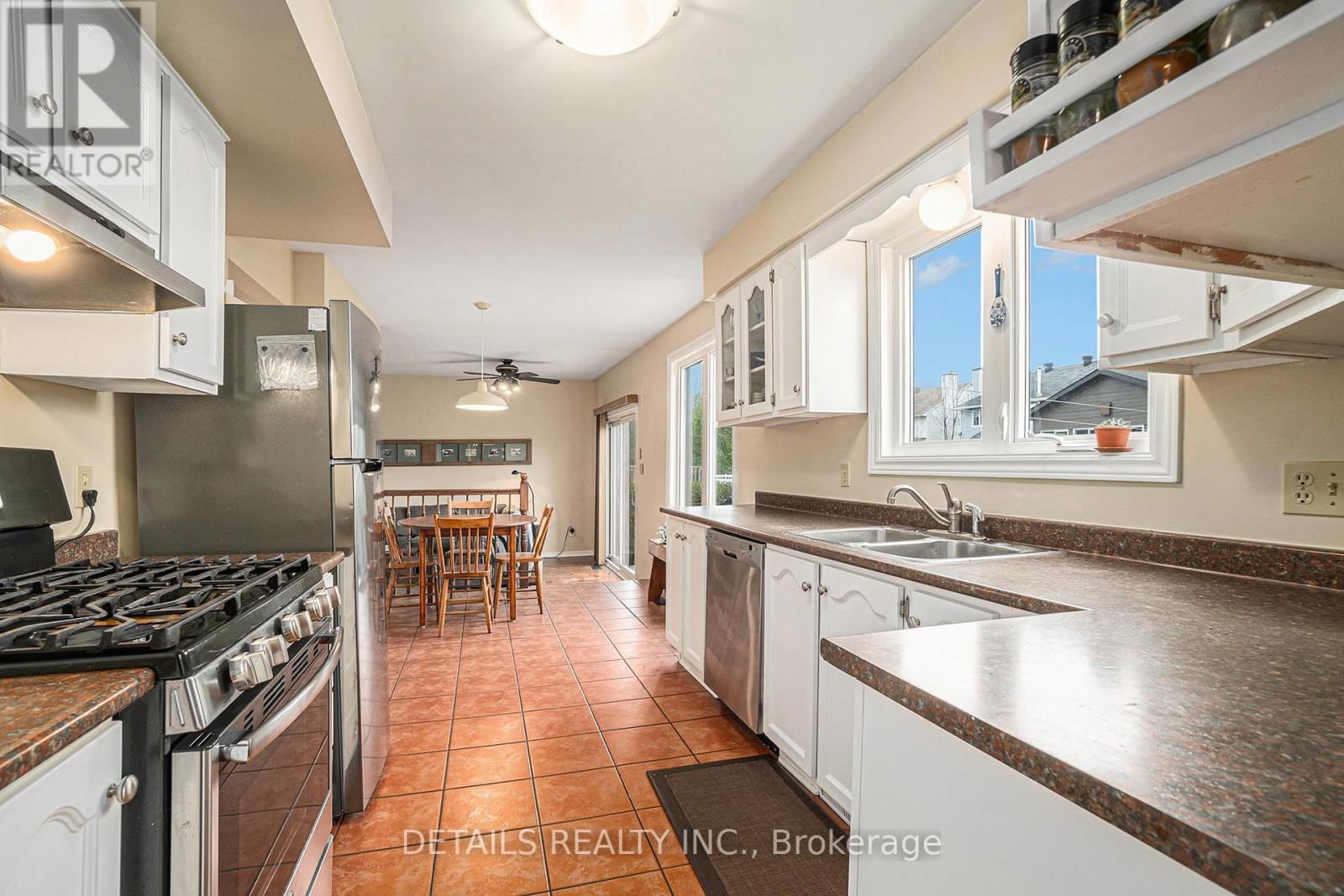 221 MACDOUGALL STREET Image 10