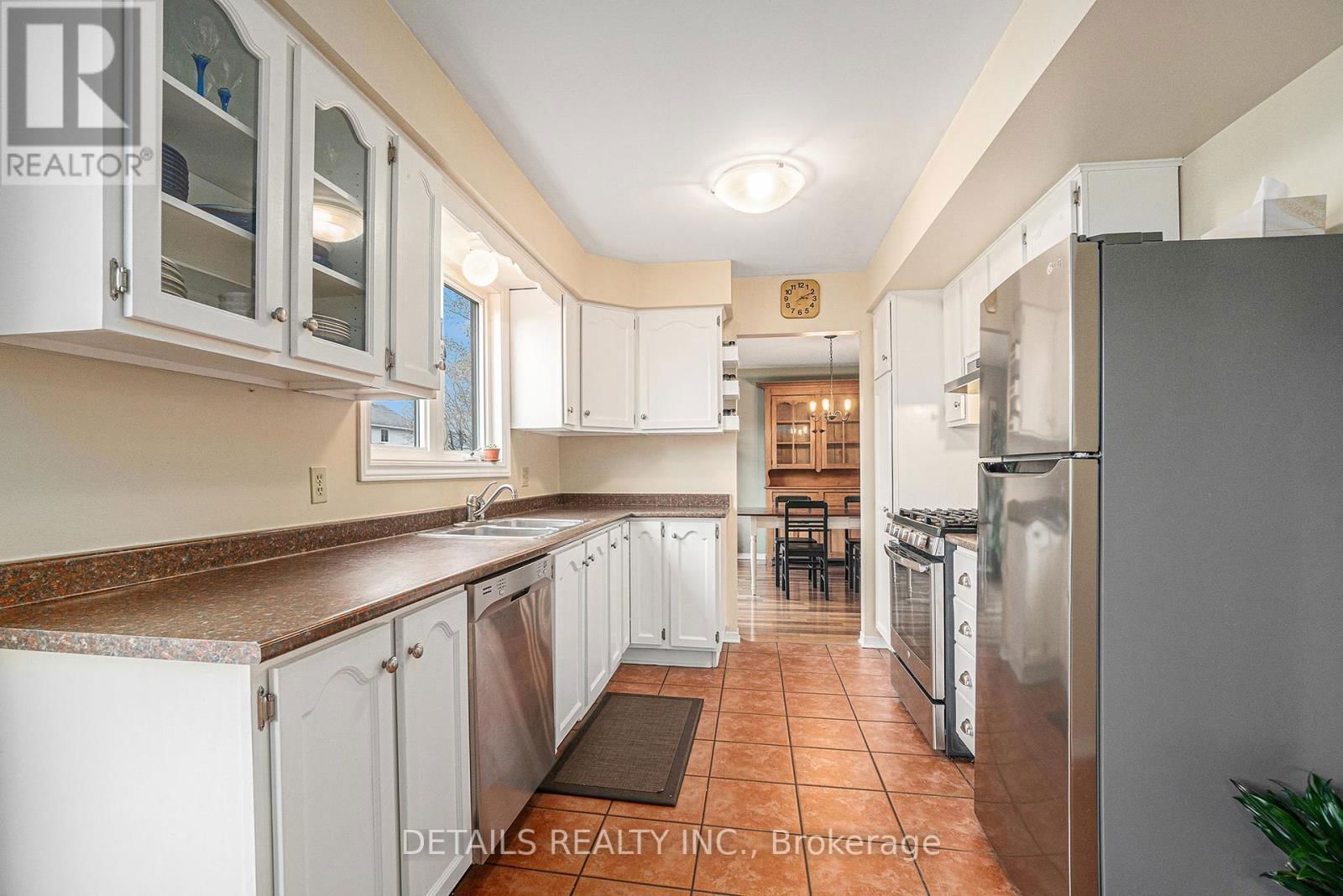 221 MACDOUGALL STREET Image 12