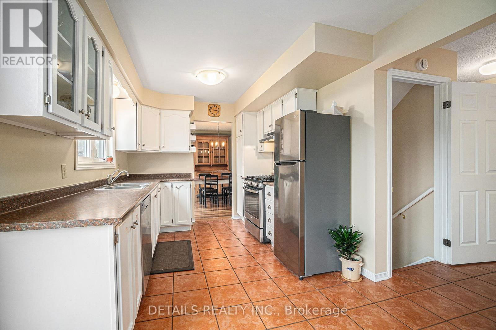221 MACDOUGALL STREET Image 13