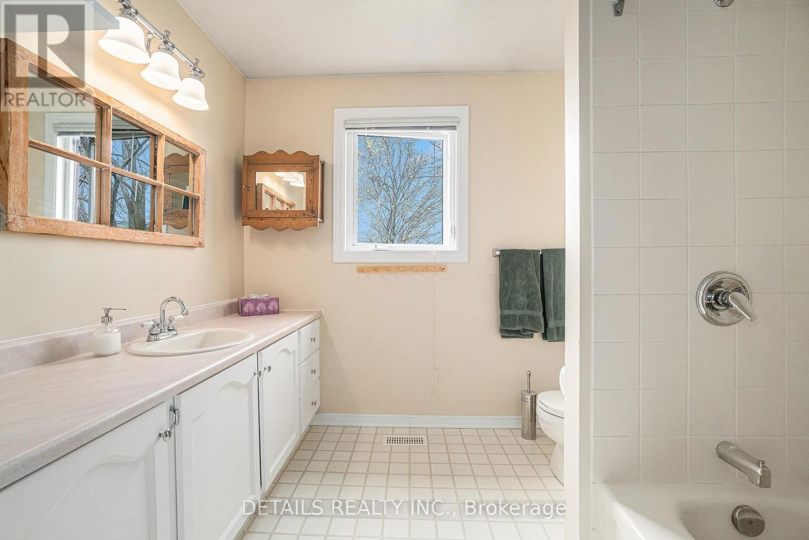 221 MACDOUGALL STREET Image 14