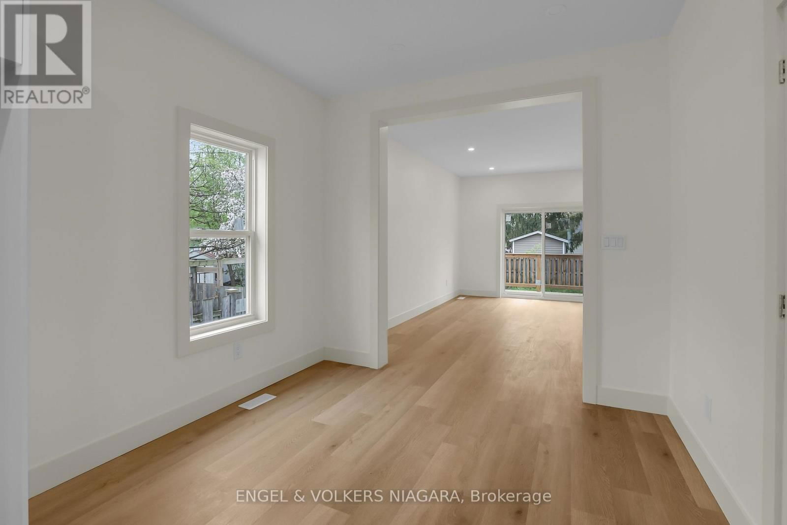 154 ROOSEVELT AVENUE Image 11