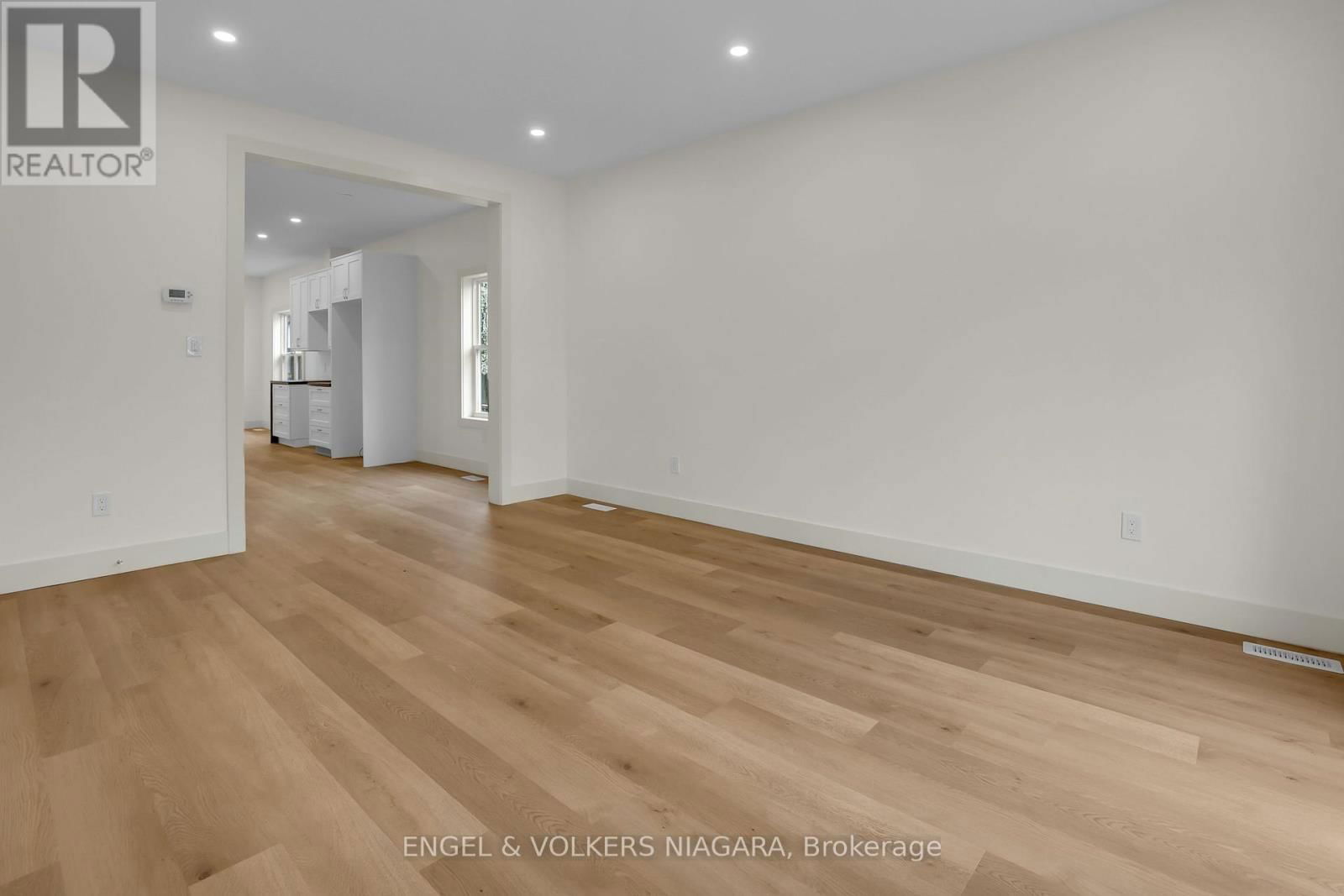 154 ROOSEVELT AVENUE Image 13