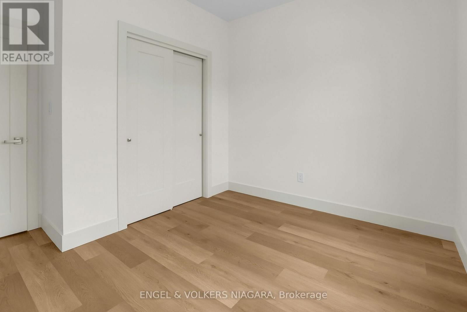 154 ROOSEVELT AVENUE Image 15