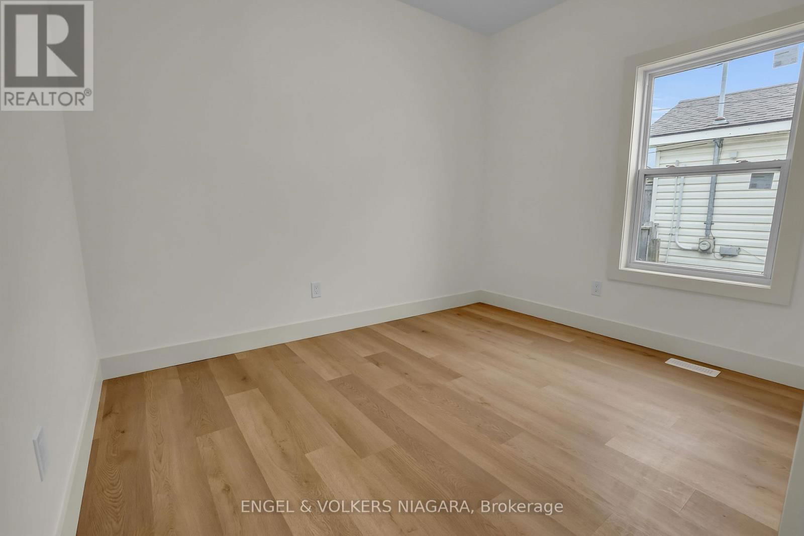 154 ROOSEVELT AVENUE Image 16