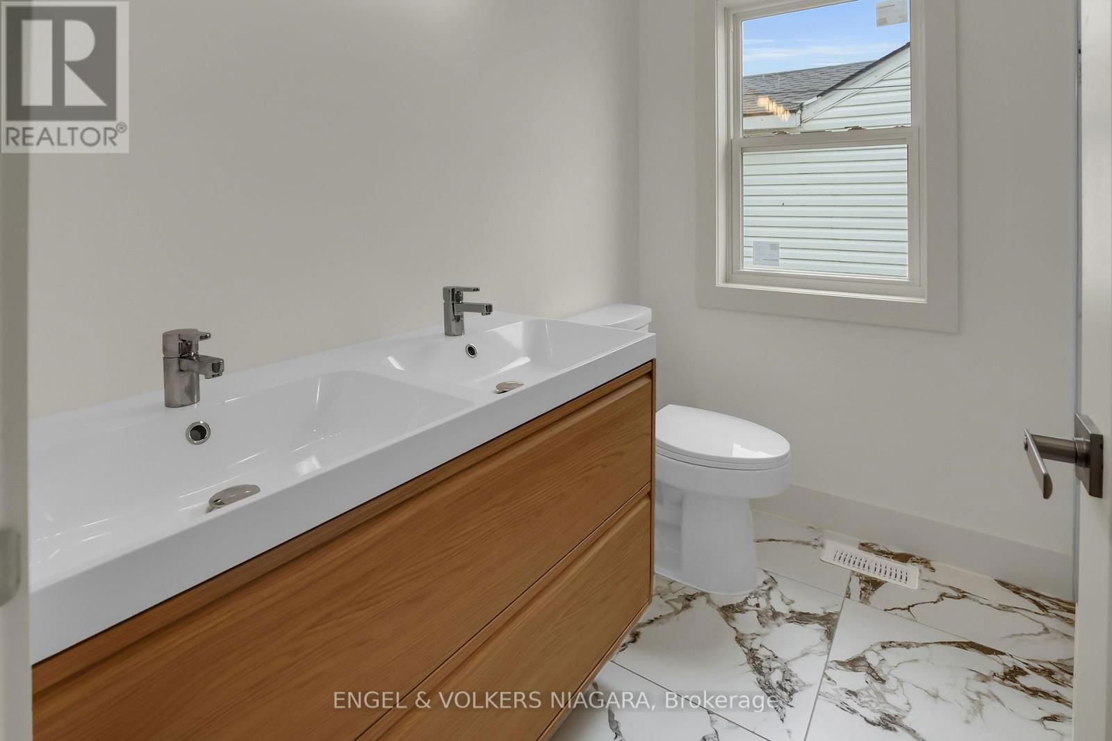 154 ROOSEVELT AVENUE Image 18