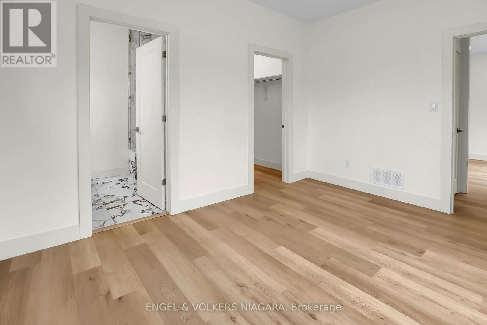 154 ROOSEVELT AVENUE Image 22