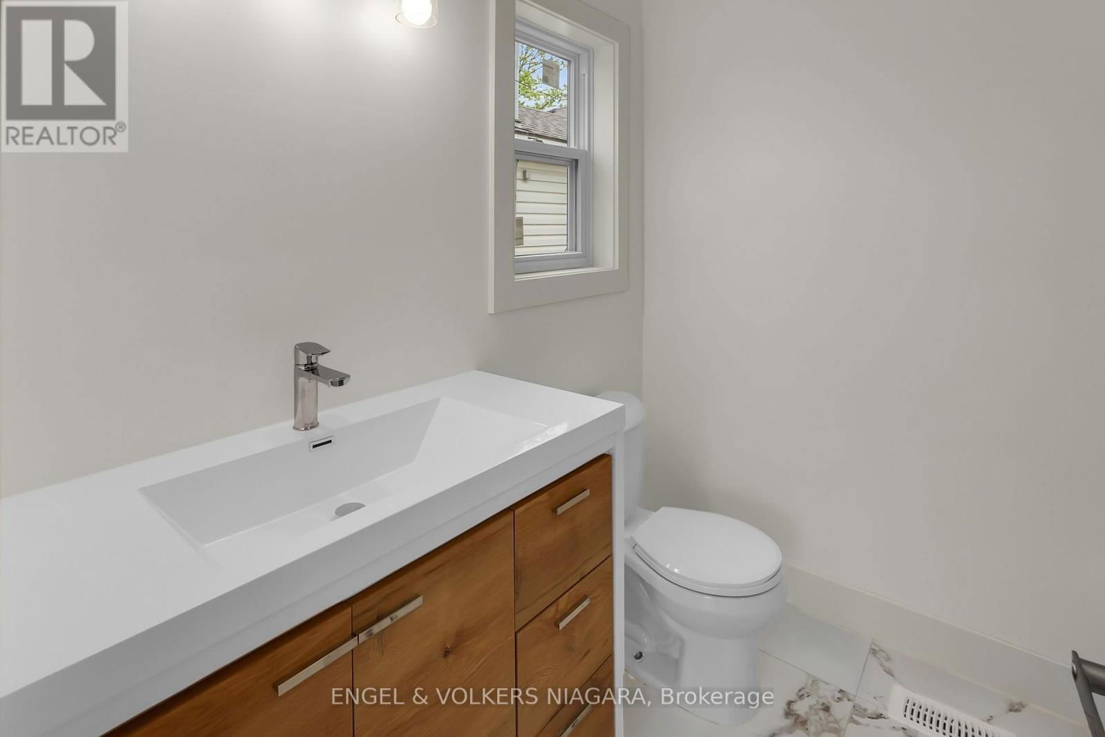 154 ROOSEVELT AVENUE Image 23