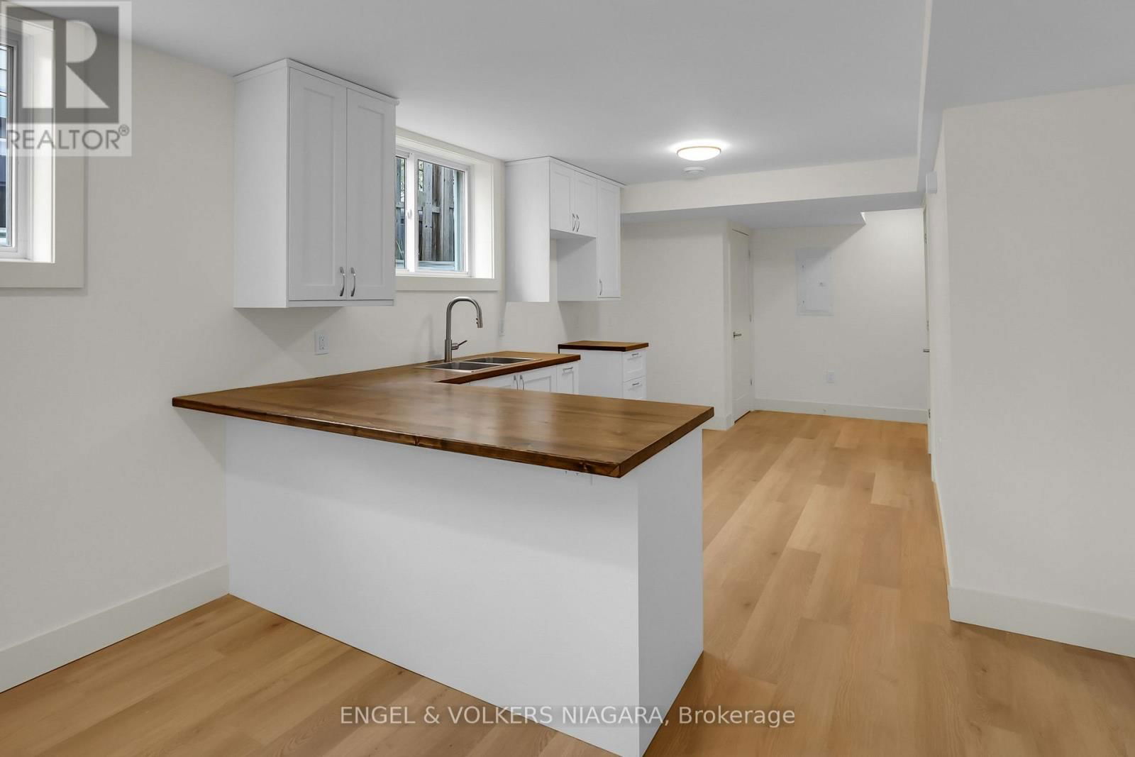154 ROOSEVELT AVENUE Image 30