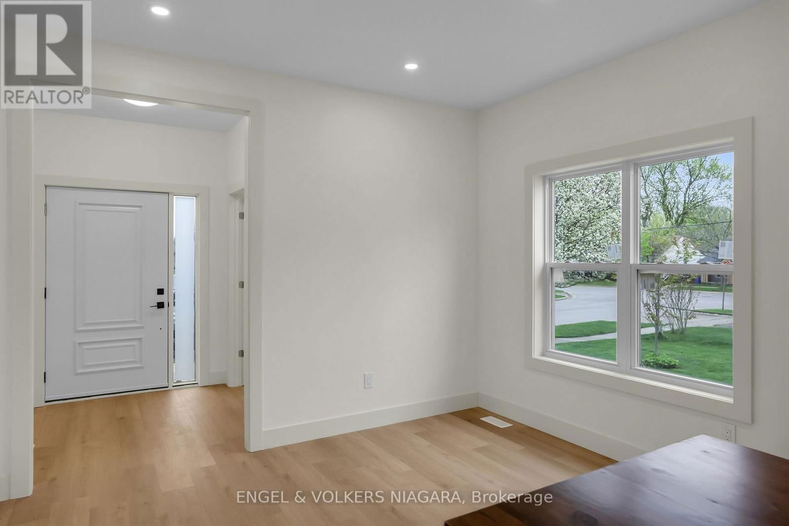 154 ROOSEVELT AVENUE Image 5