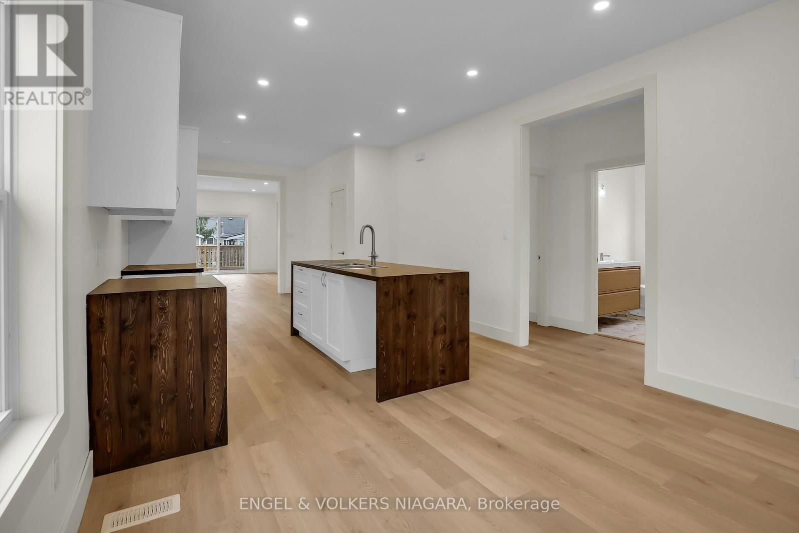 154 ROOSEVELT AVENUE Image 7