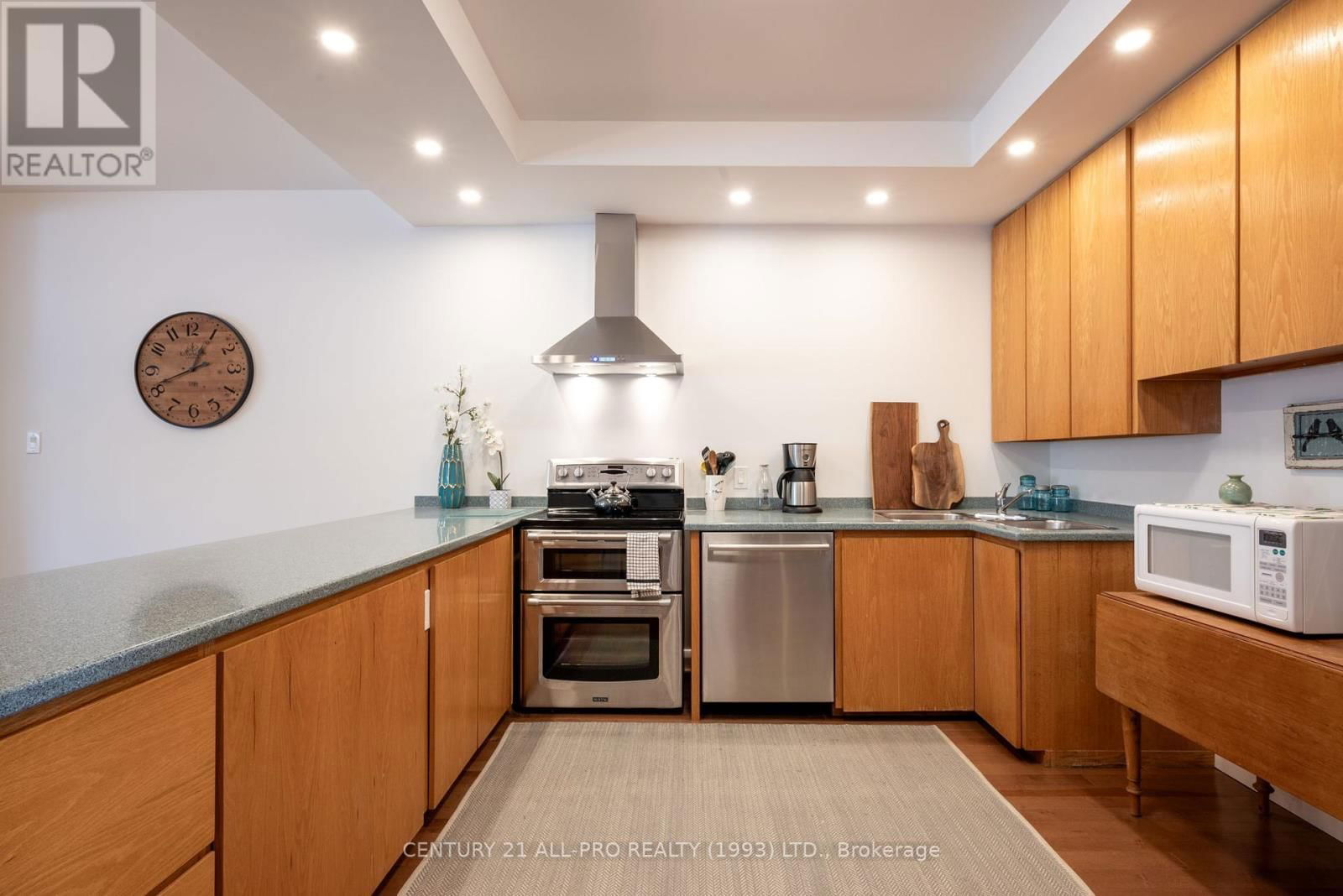 40 KING STREET WEST Image 11