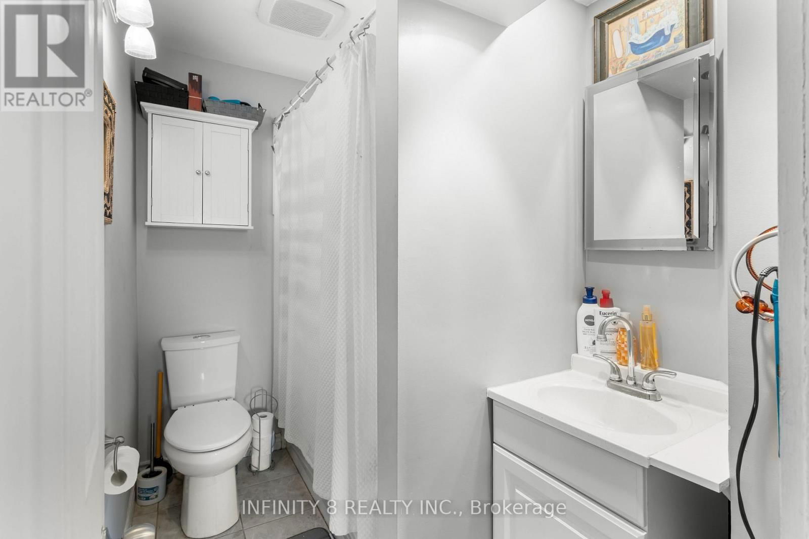 216 BEATRICE STREET Image 13