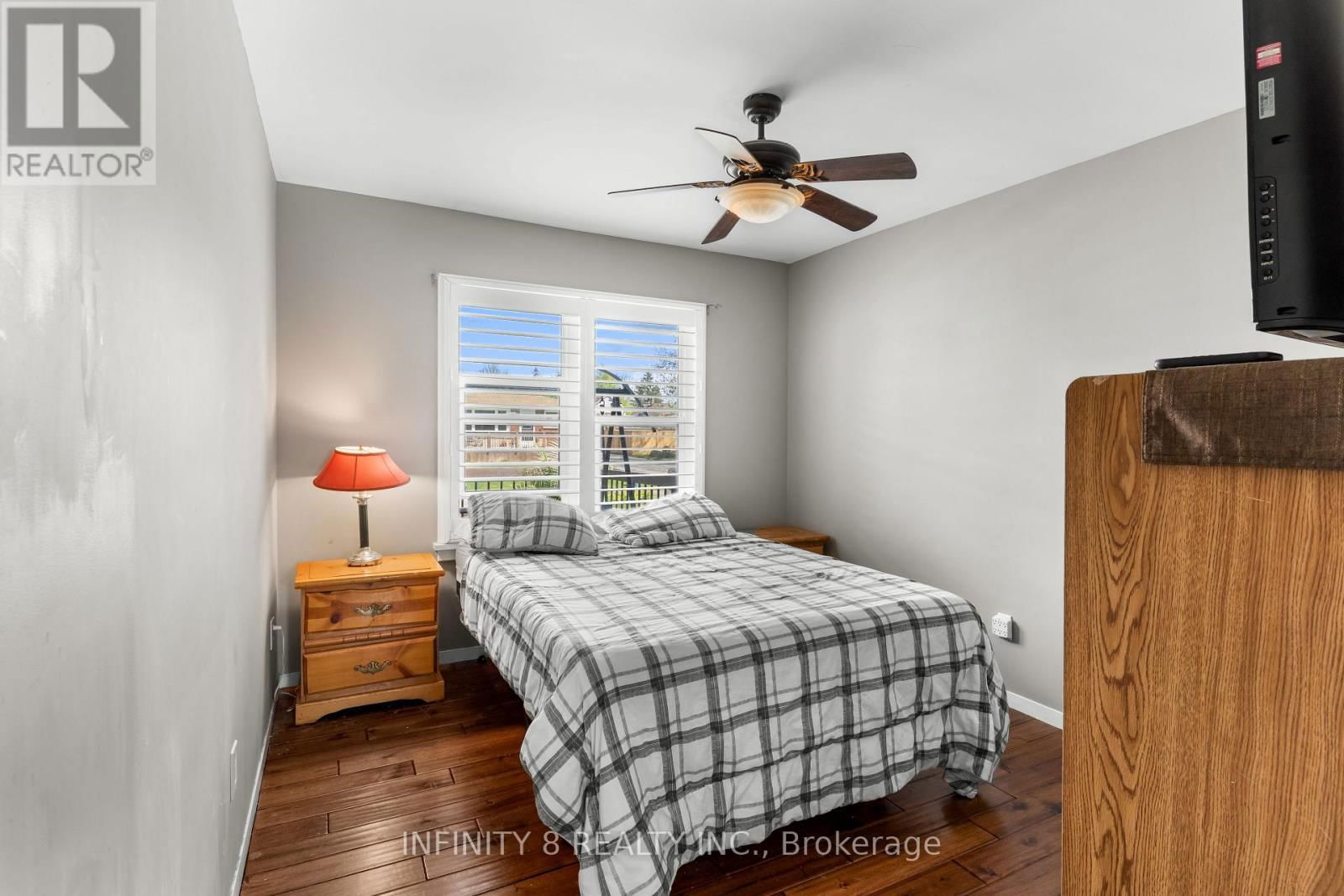 216 BEATRICE STREET Image 14