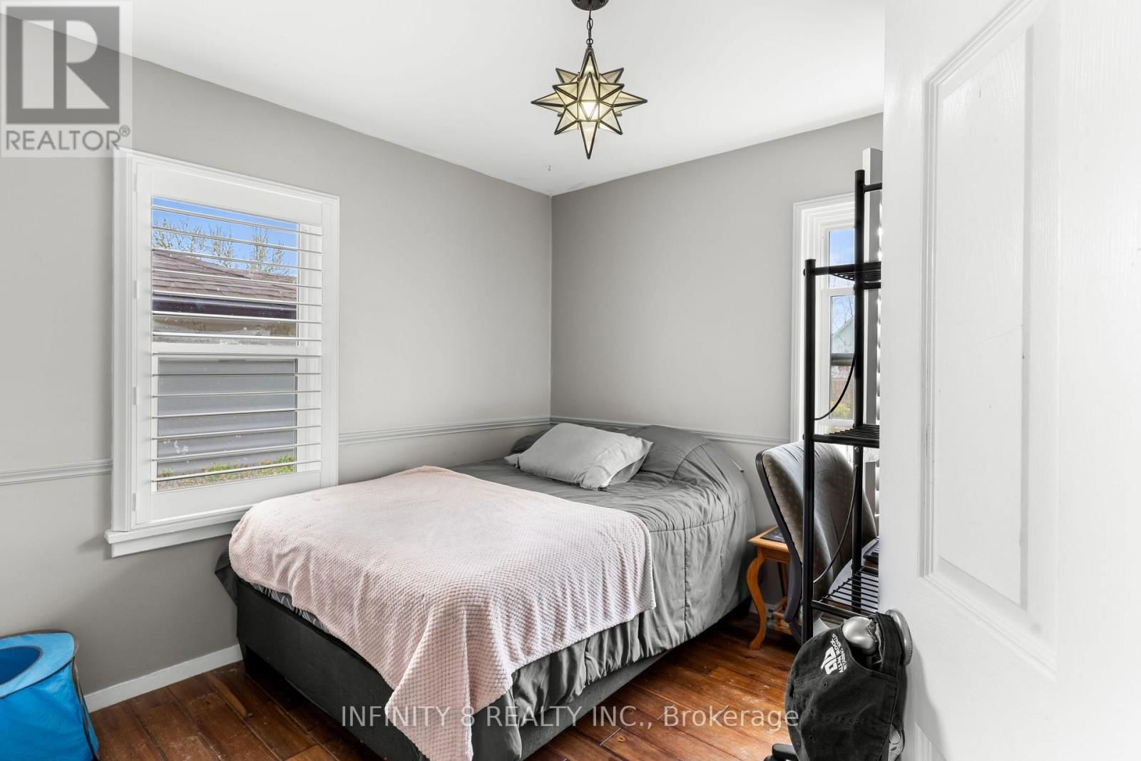 216 BEATRICE STREET Image 16
