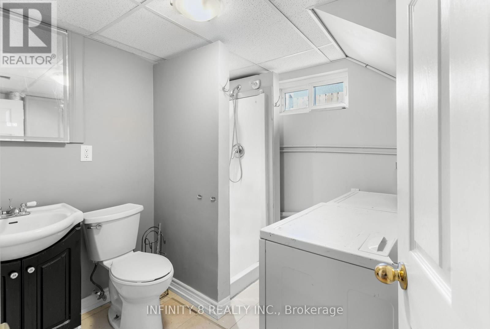216 BEATRICE STREET Image 18
