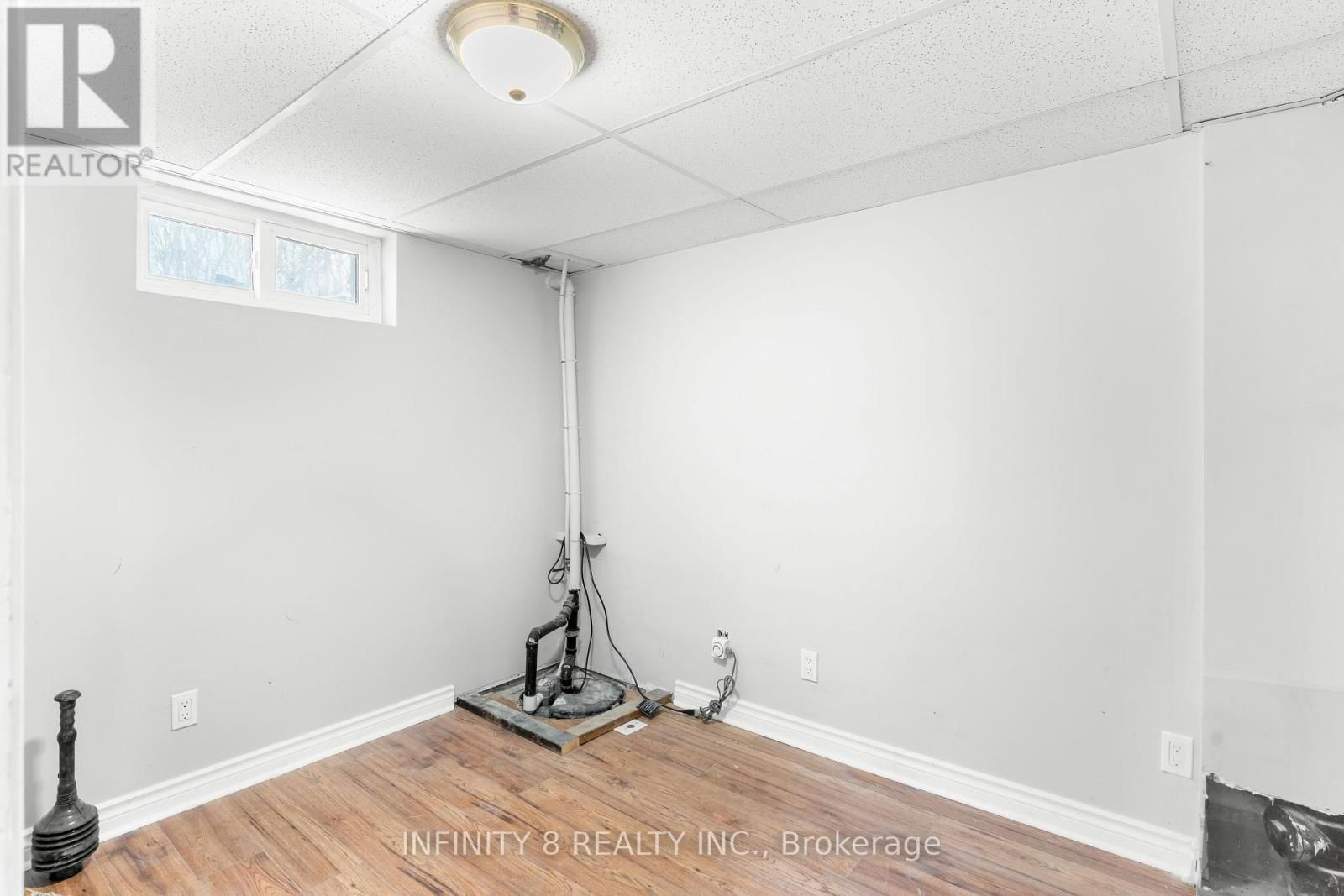 216 BEATRICE STREET Image 19