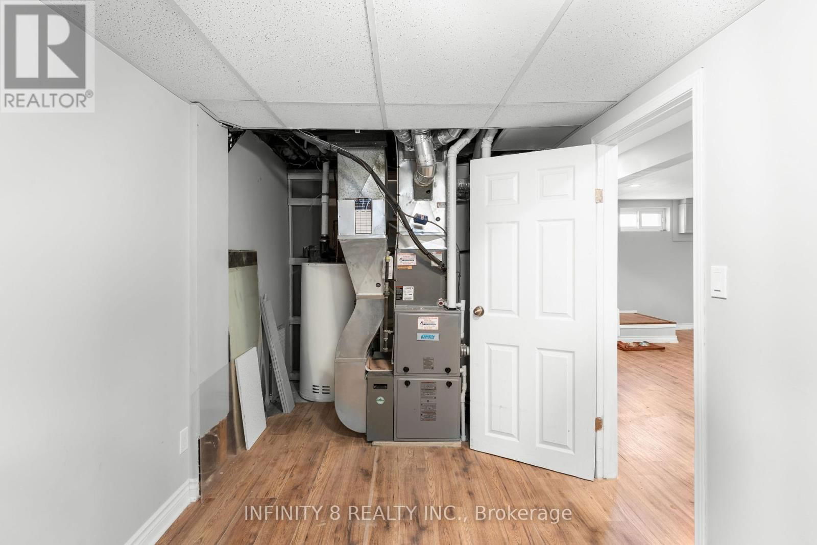 216 BEATRICE STREET Image 20