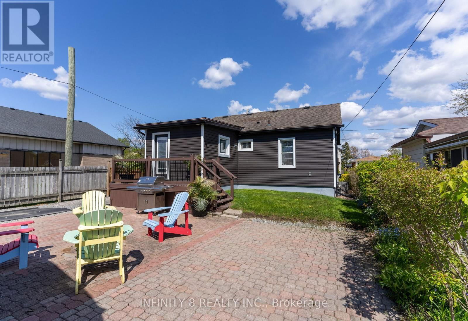 216 BEATRICE STREET Image 23