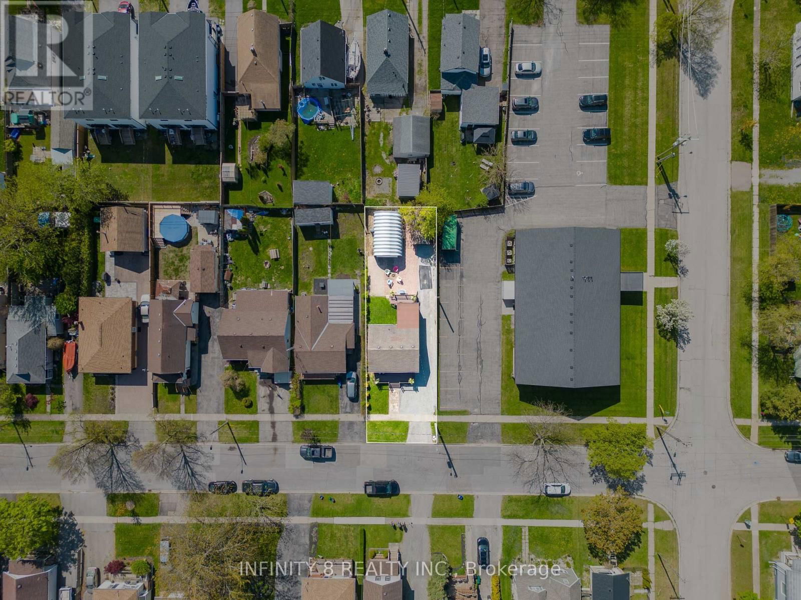 216 BEATRICE STREET Image 25