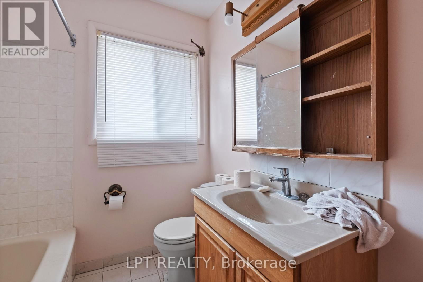 32 JANE AVENUE Image 15