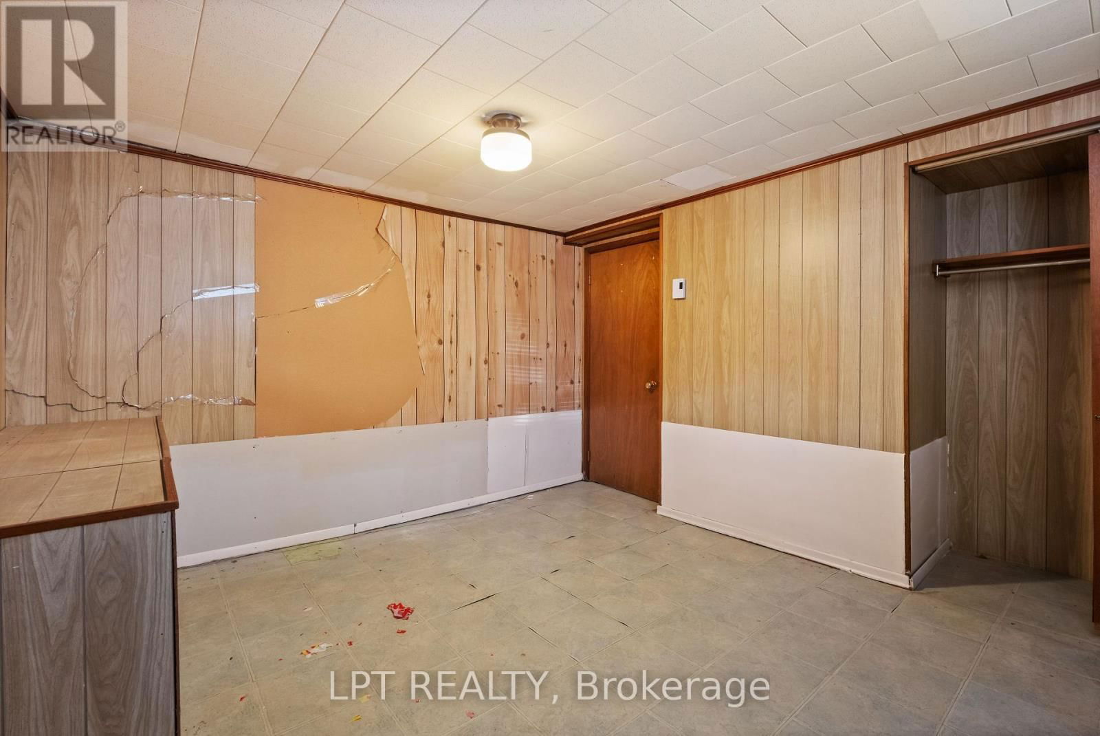 32 JANE AVENUE Image 24