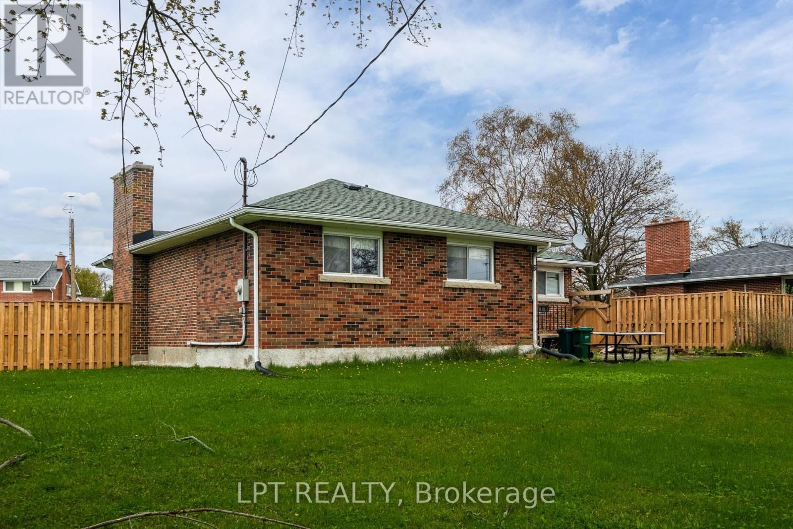 32 JANE AVENUE Image 31