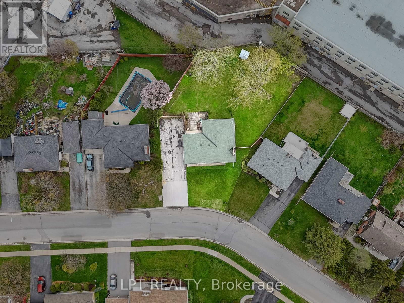 32 JANE AVENUE Image 32
