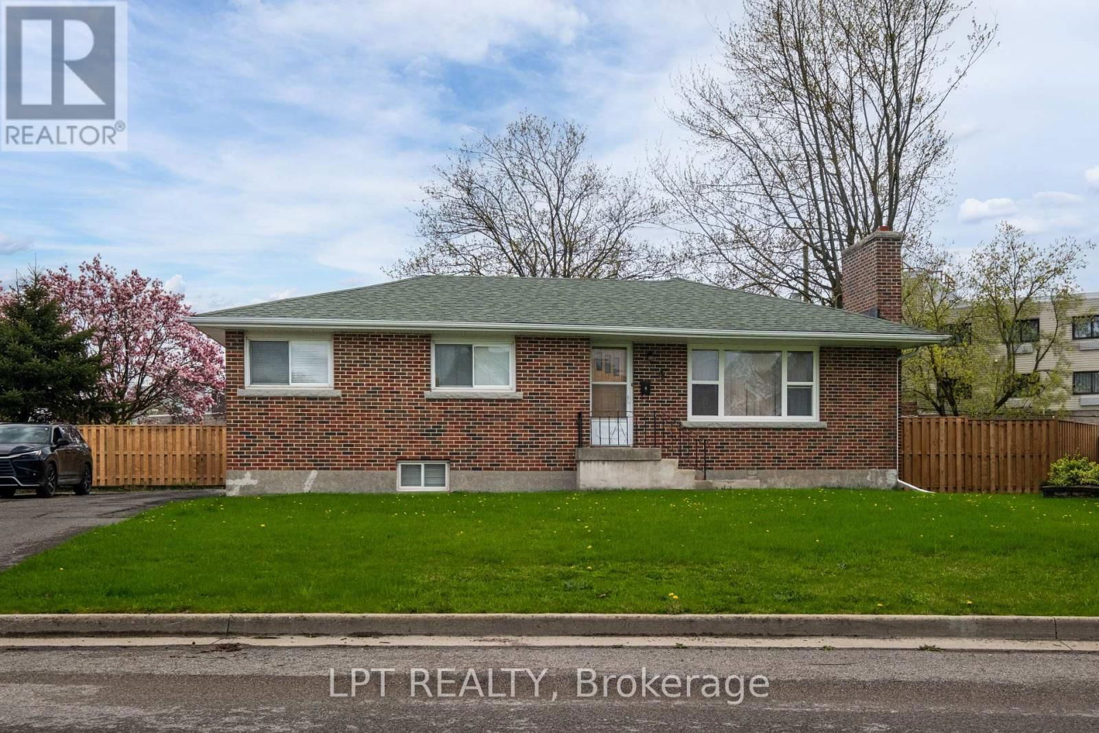 32 JANE AVENUE Image 34