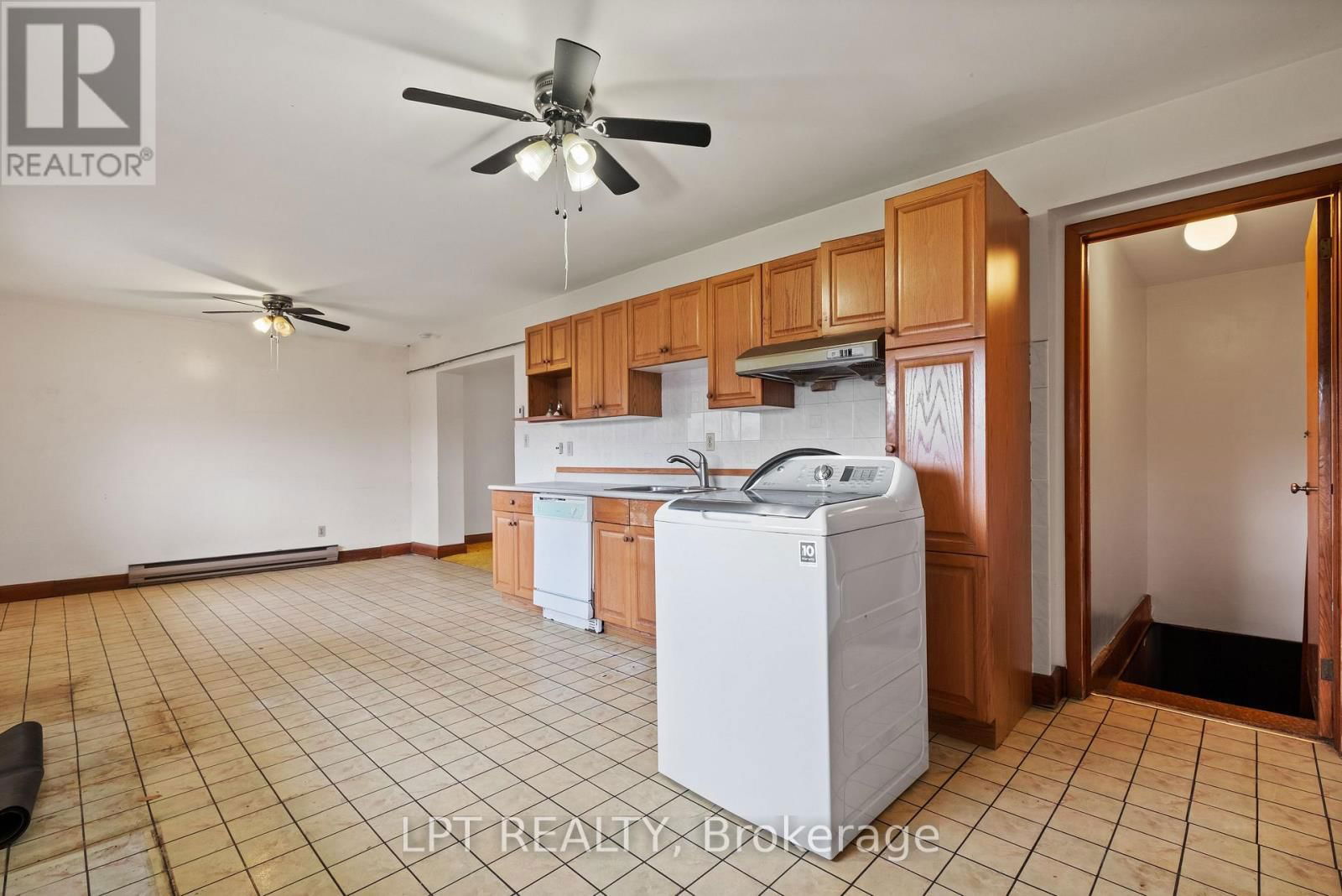 32 JANE AVENUE Image 8