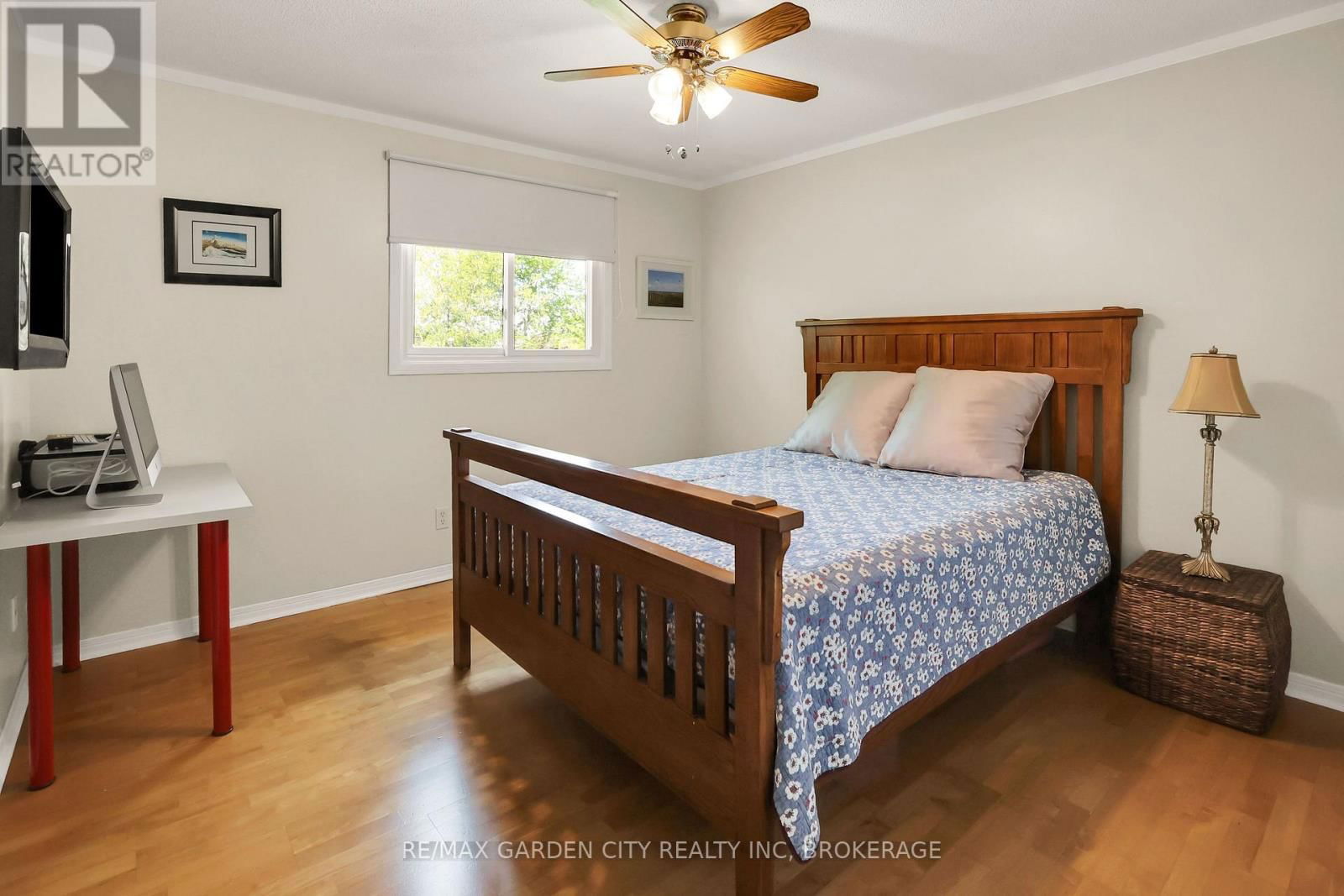 8 LAMPMAN CRESCENT Image 20