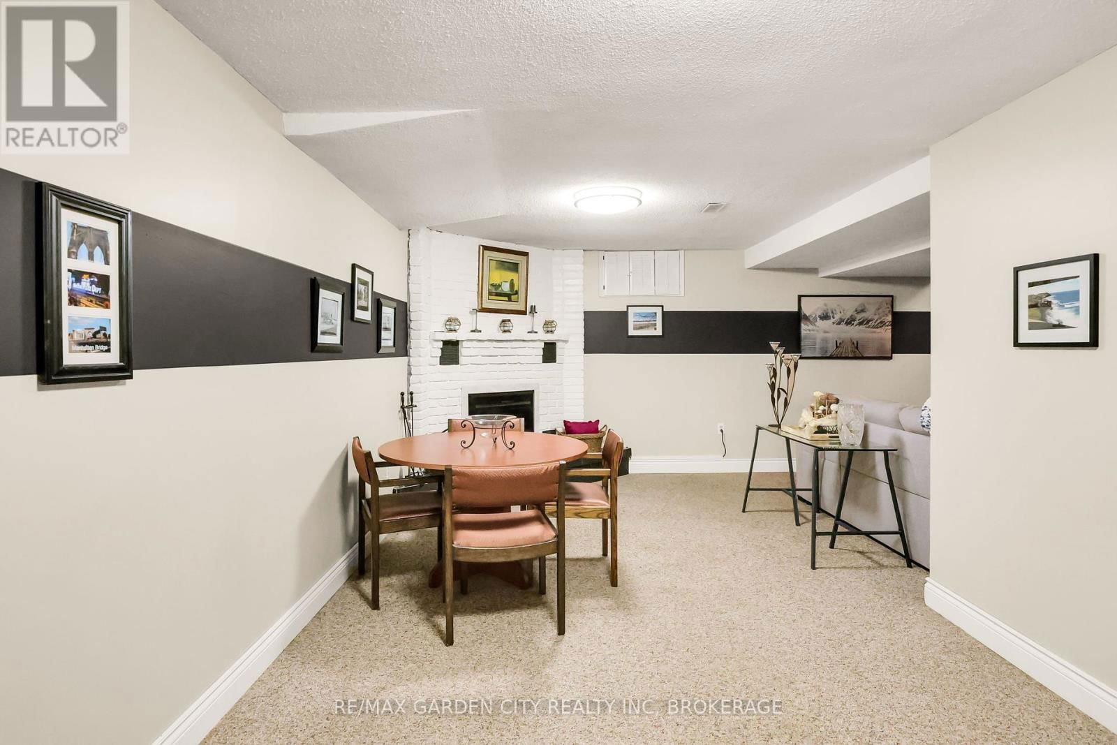 8 LAMPMAN CRESCENT Image 25