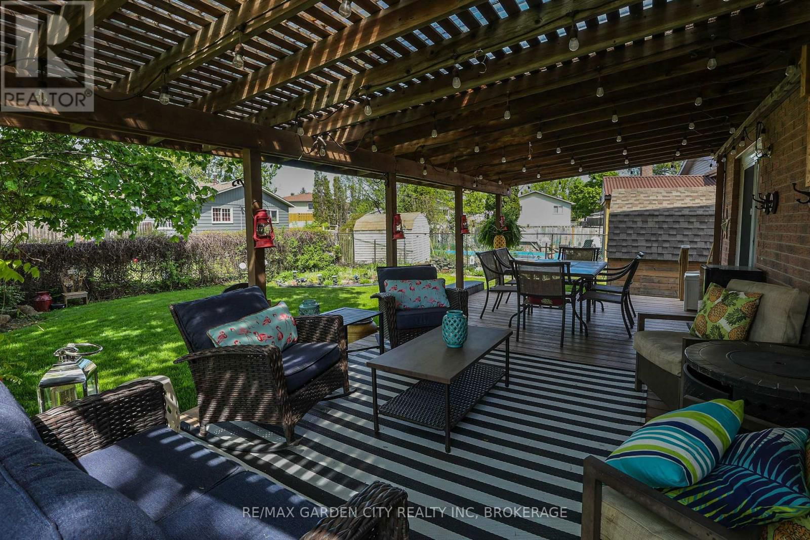 8 LAMPMAN CRESCENT Image 31