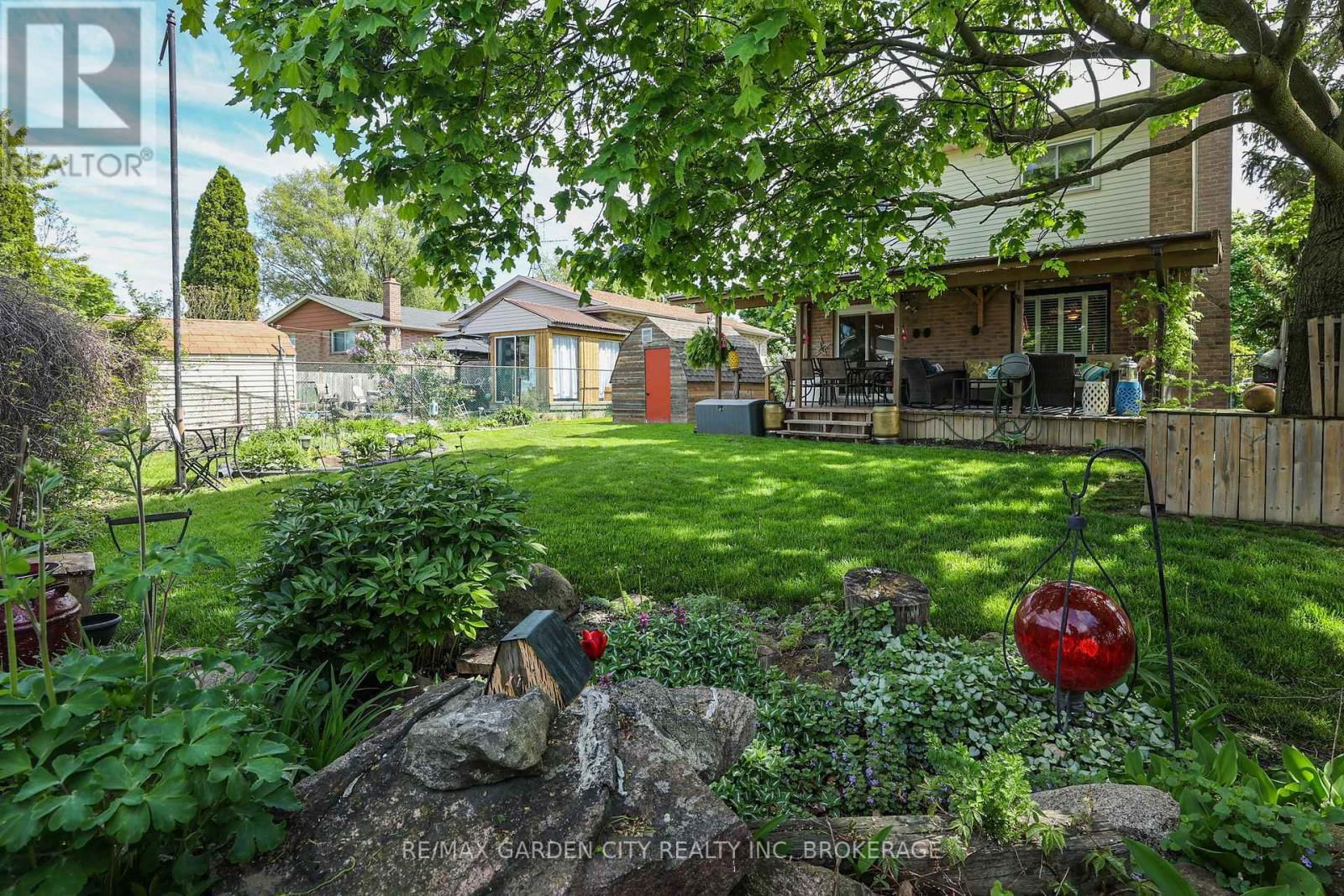 8 LAMPMAN CRESCENT Image 34