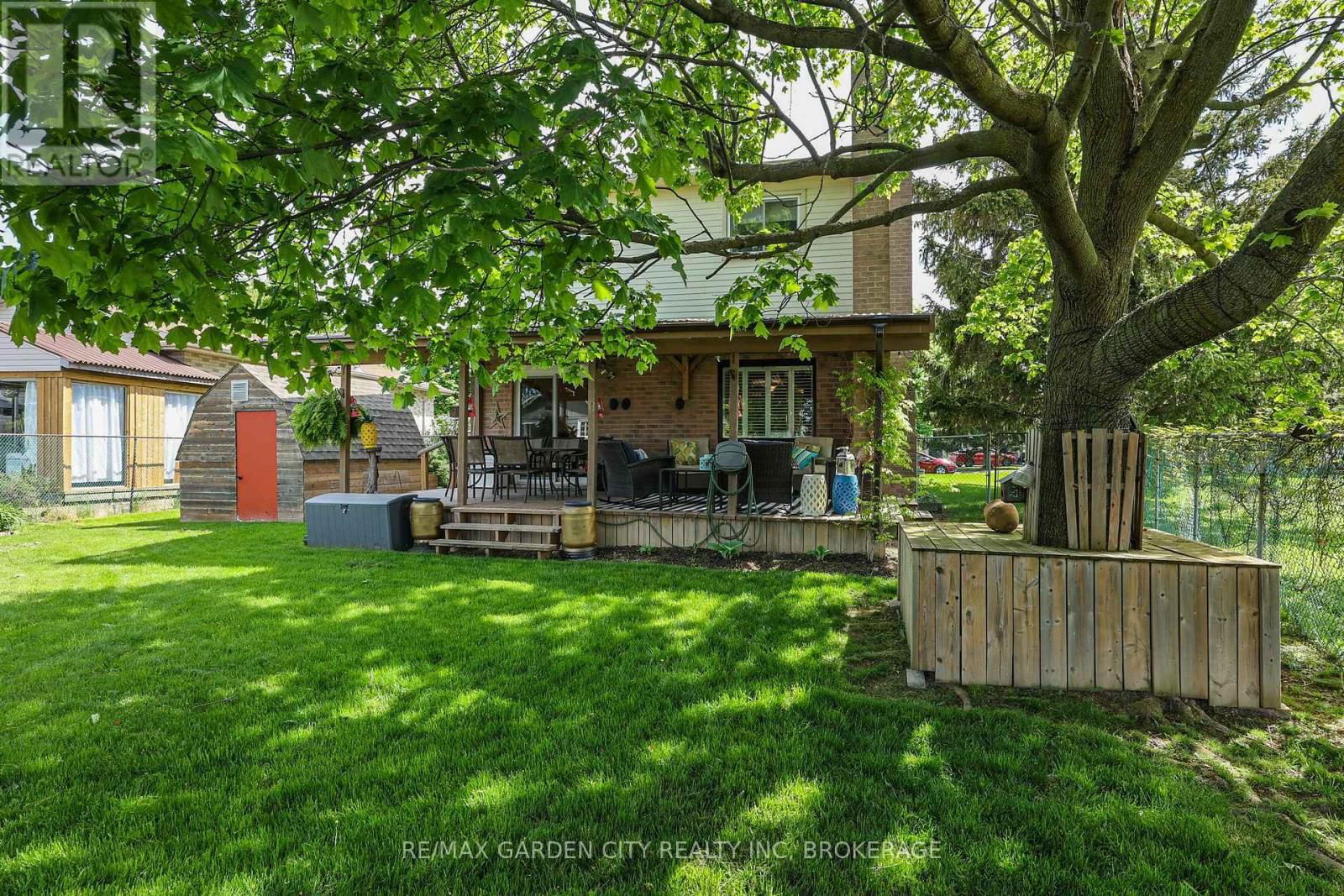 8 LAMPMAN CRESCENT Image 35