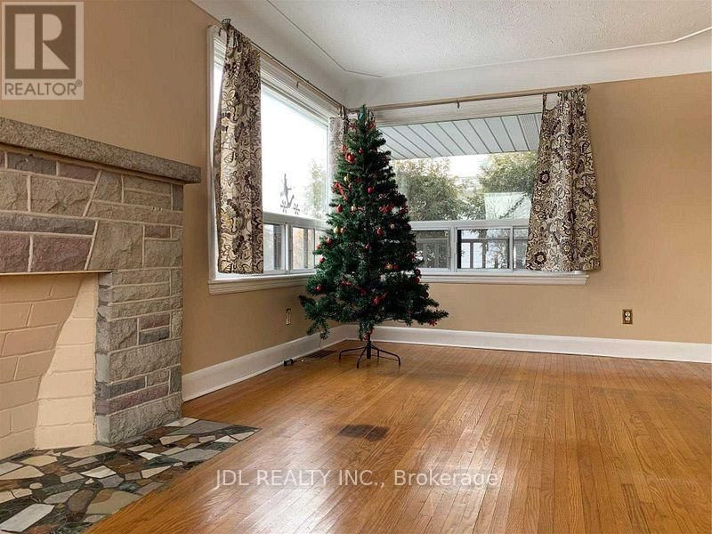 317 PARKDALE AVENUE SOUTH Image 2