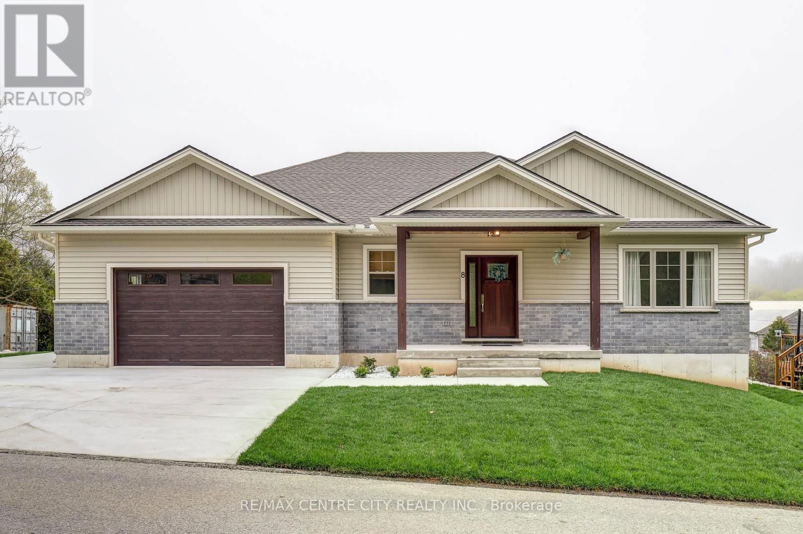 8 OAK STREET Image 1