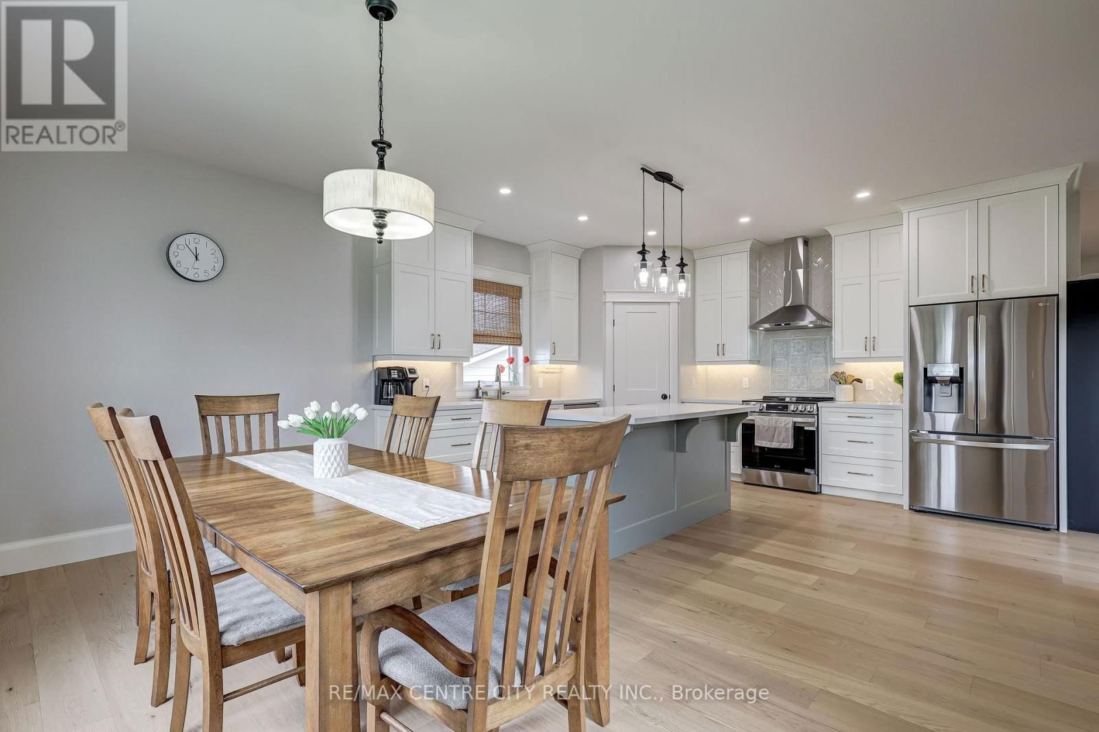 8 OAK STREET Image 10