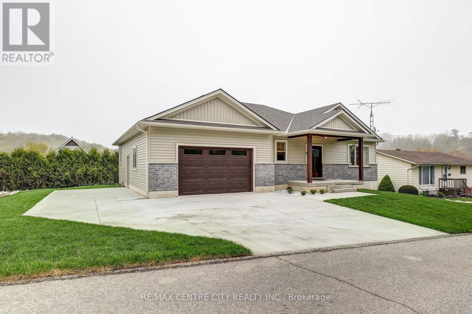 8 OAK STREET Image 2