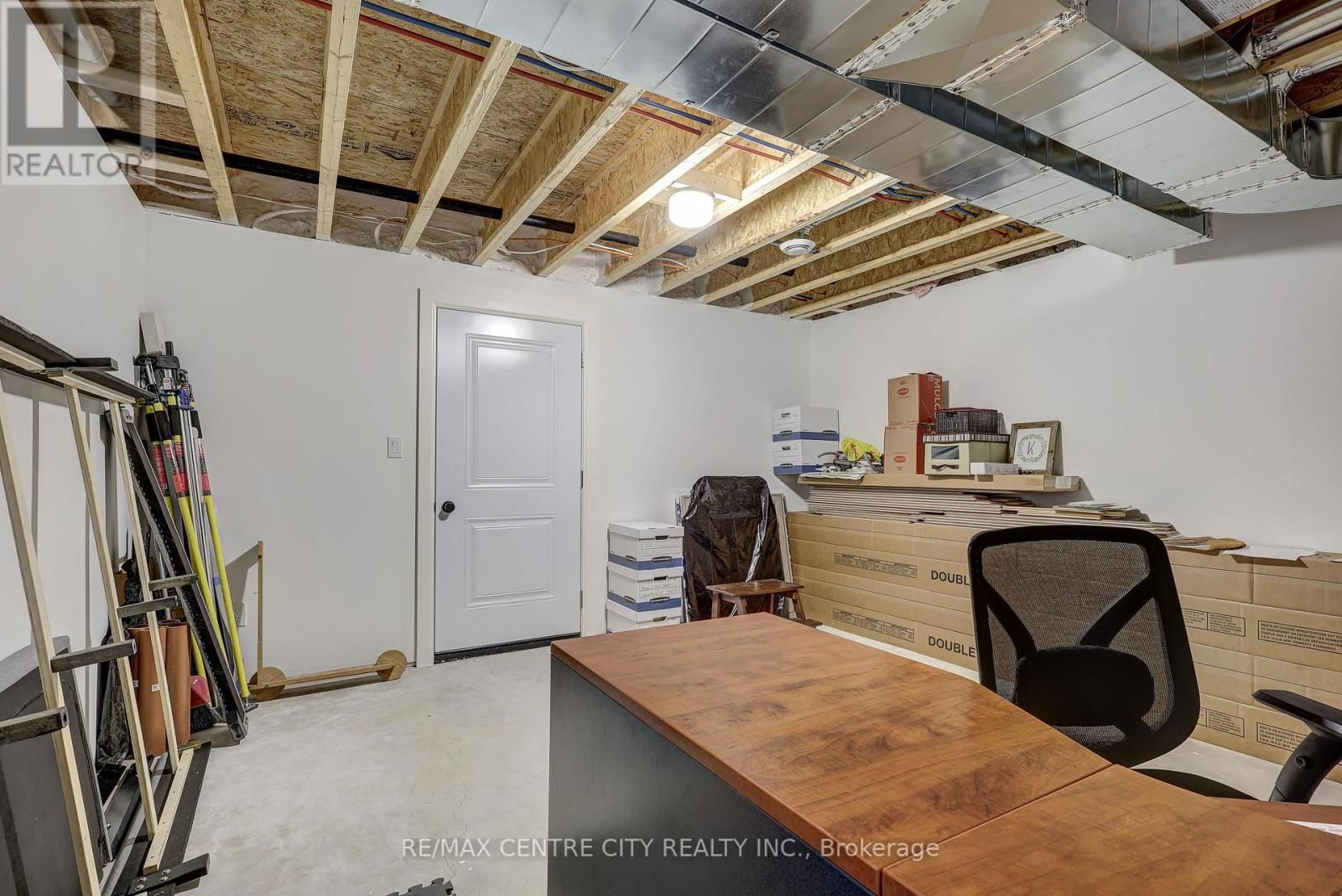 8 OAK STREET Image 25