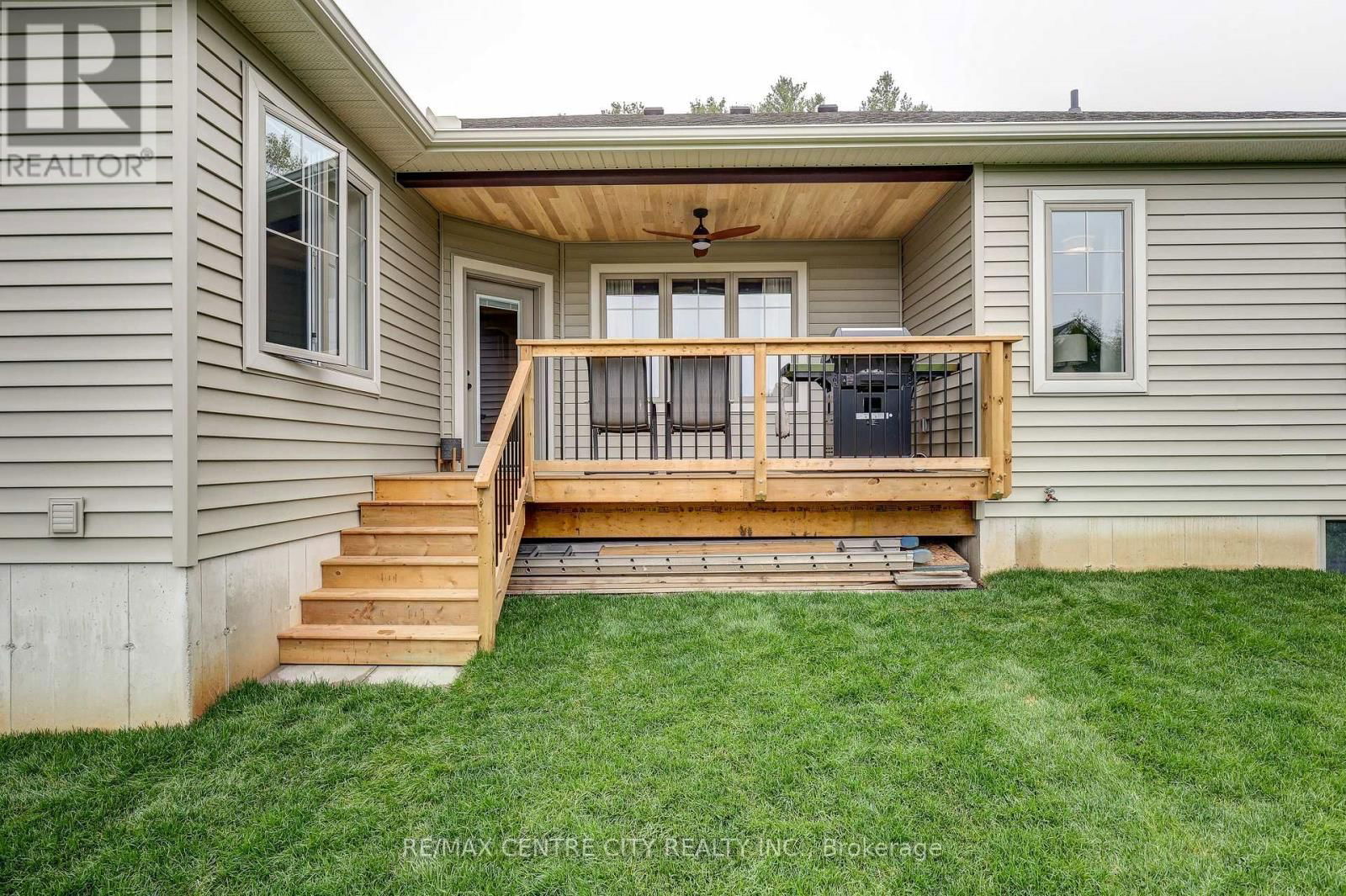 8 OAK STREET Image 29