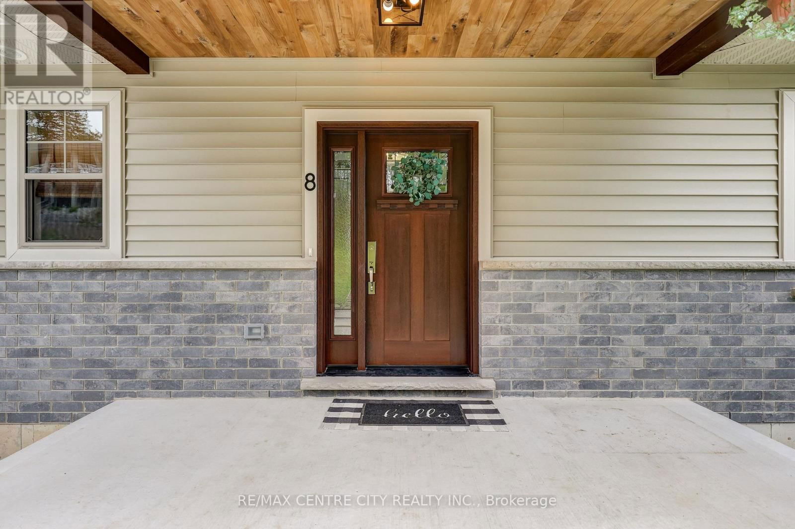 8 OAK STREET Image 3