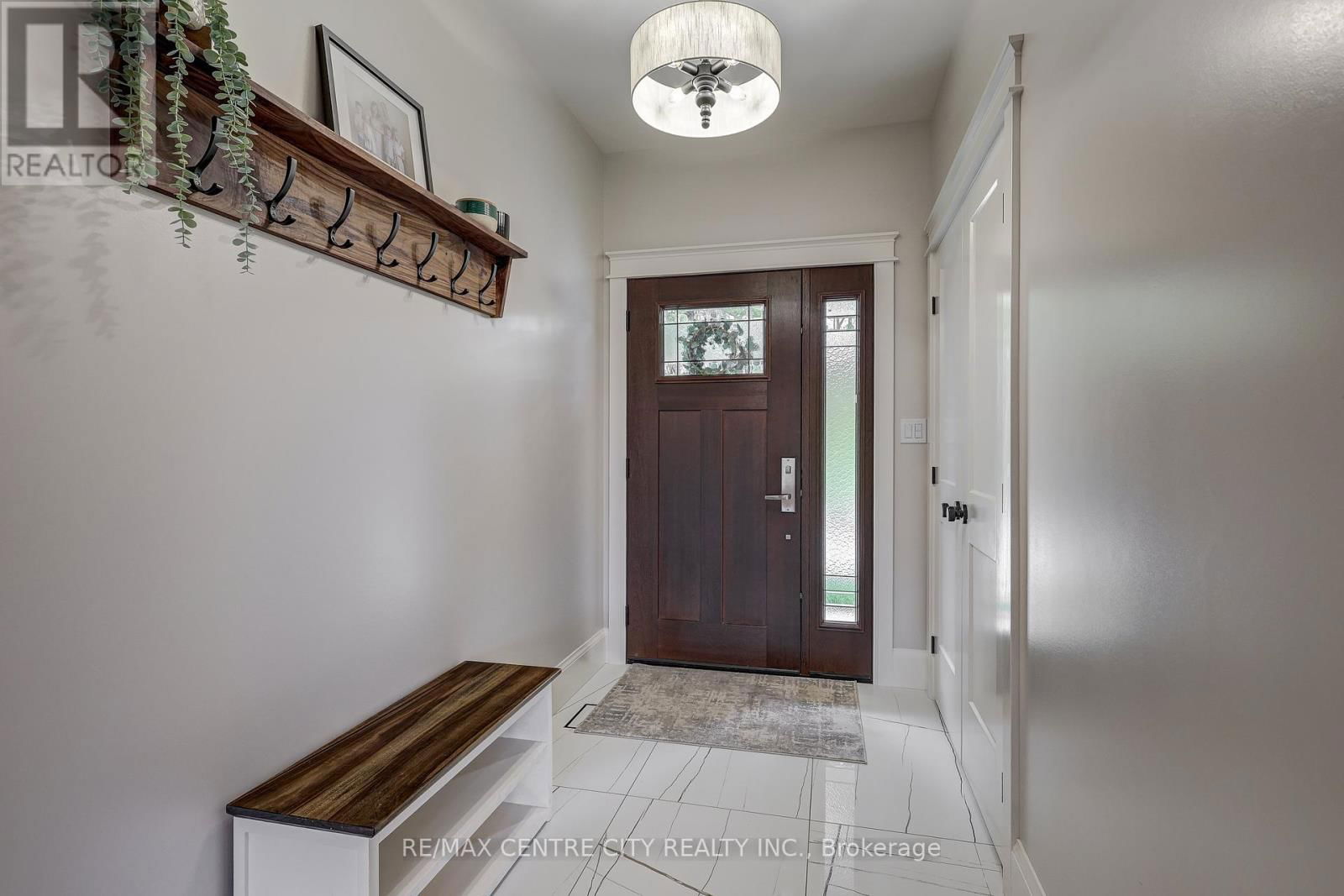 8 OAK STREET Image 4
